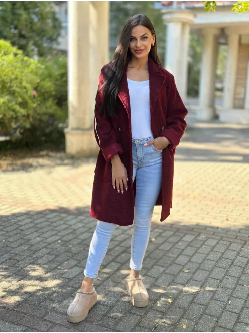 Oversize fazonú, enyhén rugalmas, puha anyagú, béleletlen, zsebes, gombos, átmeneti, teddy kabát. (M-XL méretre ajánljuk.)