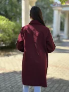 Oversize fazonú, enyhén rugalmas, puha anyagú, béleletlen, zsebes, gombos, átmeneti, teddy kabát. (M-XL méretre ajánljuk.)