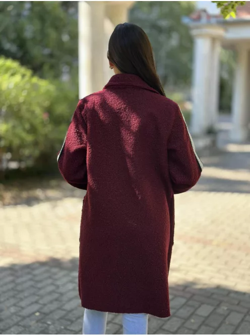 Oversize fazonú, enyhén rugalmas, puha anyagú, béleletlen, zsebes, gombos, átmeneti, teddy kabát. (M-XL méretre ajánljuk.)