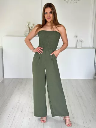   Lenge, egyenes szárú, felsú része gumírozott, nem rugalmas anyagú, zsebes, pánt nélküli overál. (S-L méretre ajánljuk.)