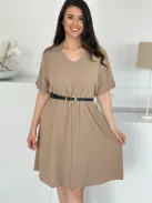 Lenge fazonú ruha övvel