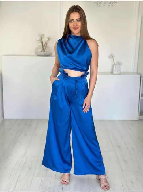 Prémium minőségű, szatén hatású szett. Rövid, gumis derekú, ejtett nyakú felső, magas, gumis derekú, zsebes, megkötős nadrággal. ( XS-M méretre ajánljuk.)