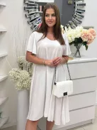 Merev fazonú, műbőr, láncos pántú táska. Szélesség: 23 cm Magasság: 15 cm.