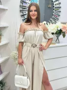 Merev fazonú, puha, műbőr táska, levehető hosszú pánttal. Szélesség: 24 cm Magasság: 17 cm.