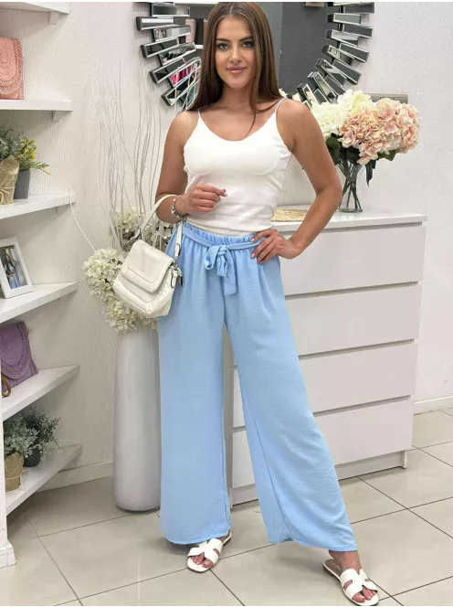 Puha, műbőr táska, levehető hosszú és rövid pánttal. Szélesség: 28cm Magasság: 18 cm.