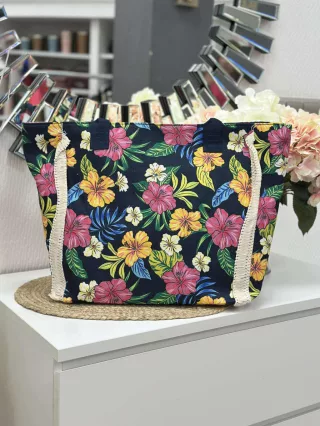  Nagyméretű, cipzáras, mintás, nyári vászon shopper táska. Méretek: 54 x 37 x 17 cm.