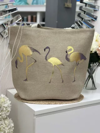   Nagyméretű, cipzáras, mintás, nyári vászon shopper táska. Méretek: 54,5 x 44 x 22 cm.