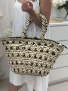 Nagyméretű, merev fazonú, cipzáras, nyári, fonott, rattan táska. 51 x 30 x 17 cm.