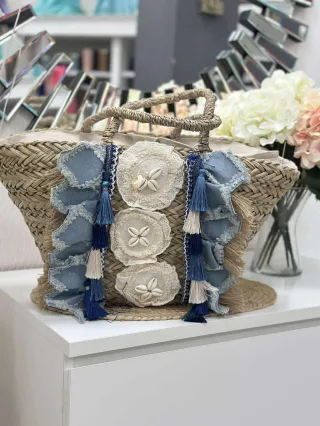   Nagyméretű, merev fazonú, cipzáras, kagylóval díszített, nyári, fonott, rattan táska. 53 x 29 x 17 cm.