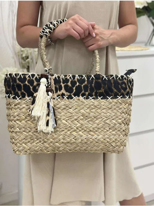 Nagyméretű, merev fazonú, cipzáras, nyári, fonott, rattan táska. 45 x 25 x 18 cm.
