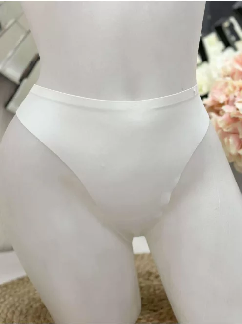 Extra rugalmas anyagú, mikroszálas, varrás nélküli, kényelmes tanga bugyi. A lézervágott bugyik láthatatlanok maradnak a szorosabb ruhák alatt is.