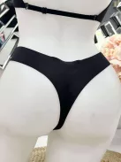 Extra rugalmas anyagú, mikroszálas, varrás nélküli, kényelmes tanga bugyi. A lézervágott bugyik láthatatlanok maradnak a szorosabb ruhák alatt is.