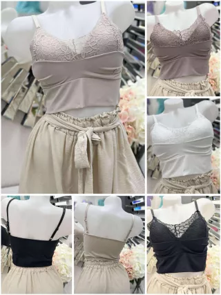   Lézervágott, mikroszálas, rugalmas anyagú, push up, szivacsbetétes, csipkés bralette melltartó. Merevítő nélkül. S-L méretre ajánljuk.