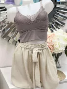 Lézervágott, mikroszálas, rugalmas anyagú, push up, szivacsbetétes, csipkés bralette melltartó. Merevítő nélkül. S-L méretre ajánljuk.