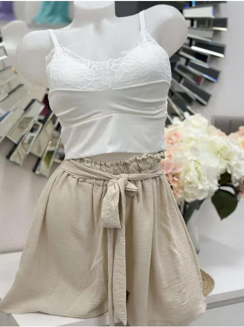 Lézervágott, mikroszálas, rugalmas anyagú, push up, szivacsbetétes, csipkés bralette melltartó. Merevítő nélkül. S-L méretre ajánljuk.