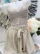 Lézervágott, mikroszálas, rugalmas anyagú, push up, szivacsbetétes, csipkés bralette melltartó. Merevítő nélkül. S-L méretre ajánljuk.