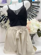 Lézervágott, mikroszálas, rugalmas anyagú, push up, szivacsbetétes, csipkés bralette melltartó. Merevítő nélkül. S-L méretre ajánljuk.