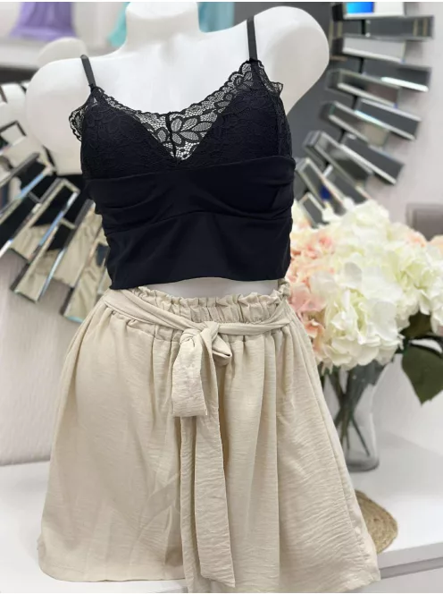 Lézervágott, mikroszálas, rugalmas anyagú, push up, szivacsbetétes, csipkés bralette melltartó. Merevítő nélkül. S-L méretre ajánljuk.