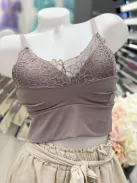 Lézervágott, mikroszálas, rugalmas anyagú, push up, szivacsbetétes, csipkés bralette melltartó. Merevítő nélkül. S-L méretre ajánljuk.