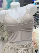 Lézervágott, mikroszálas, rugalmas anyagú, push up, szivacsbetétes, csipkés bralette melltartó. Merevítő nélkül. S-L méretre ajánljuk.