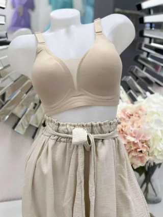   Rugalmas anyagú, mikroszálas, varrás nélküli, kényelmes, kivehető szivacsbetétes melltartó. Tökéletes tartást biztosít, lézervágott fazonja miatt, pedig láthatatlan marad.