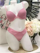 Csinos, szatén hatású, fehérnemű szett. Állítható pántú, push up melltartó tangabugyival. S-XL méretekben.