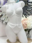 Csinos, szatén hatású, fehérnemű szett. Állítható pántú, push up melltartó tangabugyival. S-XL méretekben.