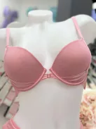 Csinos, szatén hatású, fehérnemű szett. Állítható pántú, push up melltartó tangabugyival. S-XL méretekben.