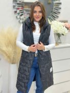 Fényes, steppelt hosszú mellény