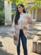 Puha, vastag, kötött, lenge kardigán. (S-L méretre ajánljuk.)