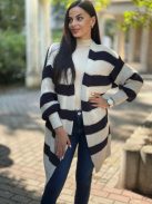 Puha, vastag, kötött, lenge kardigán. (S-L méretre ajánljuk.)