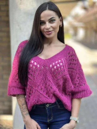   Rugalmas, pihe-puha, kötött, V kivágású, lenge pulcsi. (S-XL méretre ajánljuk.)