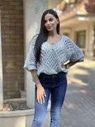 Rugalmas, pihe-puha, kötött, V kivágású, lenge pulcsi. (S-XL méretre ajánljuk.)