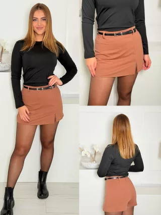 Csinos skort övvel