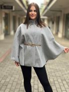 Szövet hatású, lenge fazonú, béleletlen, nem rugalmas anyagú, gombos, vékony, átmeneti poncsó övvel. (S-XL méretre ajánljuk.)