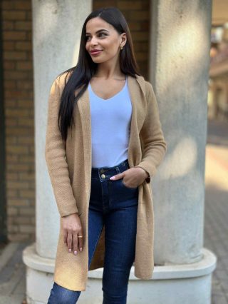   Rugalmas, puha anyagú, lenge fazonú, zsebes, kapucnis, kötött kardigán. (S-L méretre ajánljuk.)