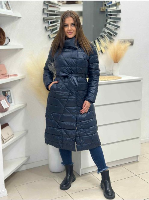 Steppelt, fényes anyagú, vastag télikabát .