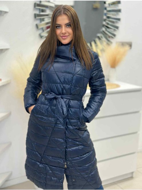 Steppelt, fényes anyagú, vastag télikabát .