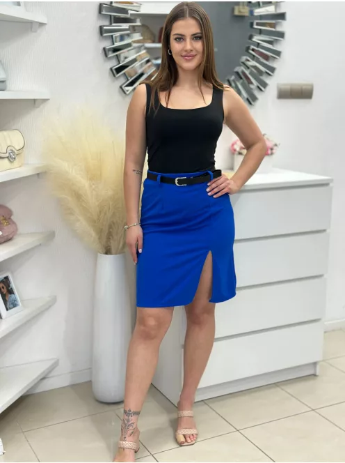 Csinos, felsliccelt szoknya övvel