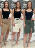 Csinos, felsliccelt szoknya övvel