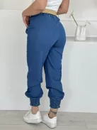 Rugalmas, farmer hatású nadrág övvel